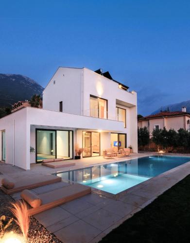 Villa Neo with 2 private pools, bbq, jacuzzi and sauna
