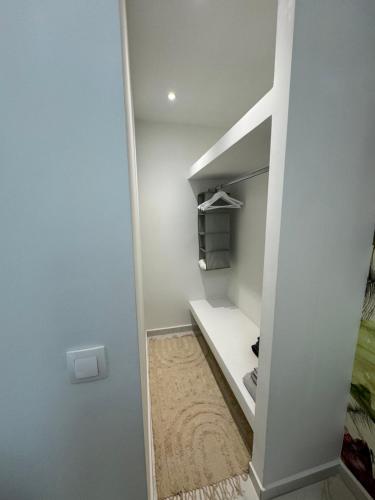 Кровать или кровати в номере Cozy City Center Apartment B