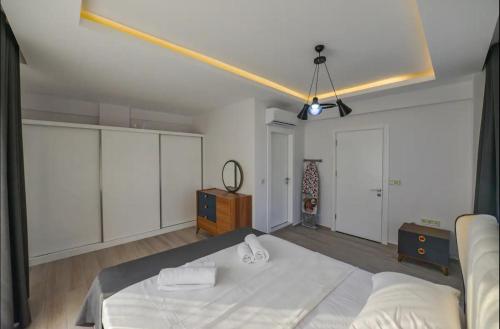 Katil atau katil-katil dalam bilik di Luxury Villa with Pool