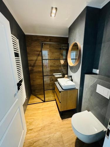 Ένα μπάνιο στο The Modern Loft