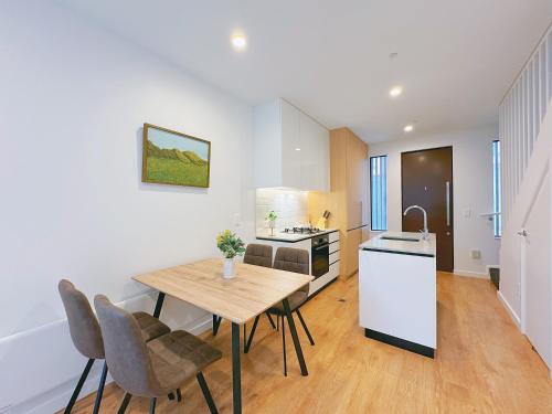 Η κουζίνα ή μικρή κουζίνα στο Luxurious New 2BR in Wgtn CBD