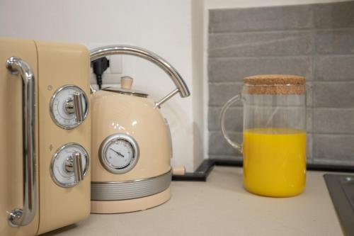 Una cocina o zona de cocina en Garibaldi 149 - Wide two bedrooms flat - ItalyWeGo