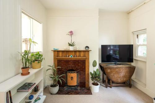 a living room with a fireplace and a tub at Charming apartment one bedroom west london in London