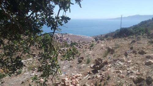 a view of a rocky hill with the ocean in the background at Casa de campo in Al Hoceïma