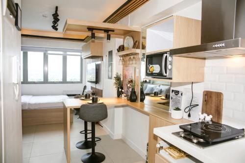 Quezon City Manila Stylish Studio Unit with a Mickey Vibeにあるキッチンまたは簡易キッチン
