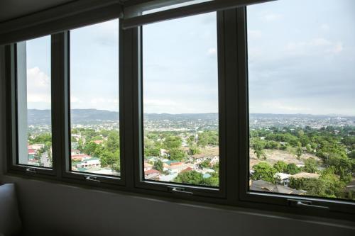 アパートメントから撮影された、または一般的な山の景色