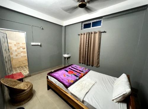 Postel nebo postele na pokoji v ubytování Aathithya Guest House