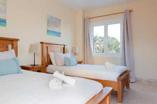 Giường trong phòng chung tại Vela Latina, a villa to enjoy!