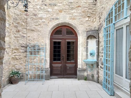 Muka bangunan atau pintu masuk Le Château d'Aiguèze