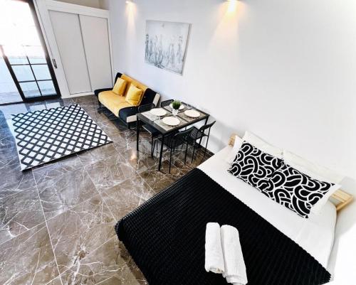 a living room with a couch and a table at Flat Luxuous Praia da Oura in Albufeira