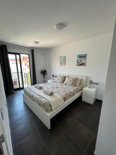 Ένα ή περισσότερα κρεβάτια σε δωμάτιο στο New apartment center Los Cristianos