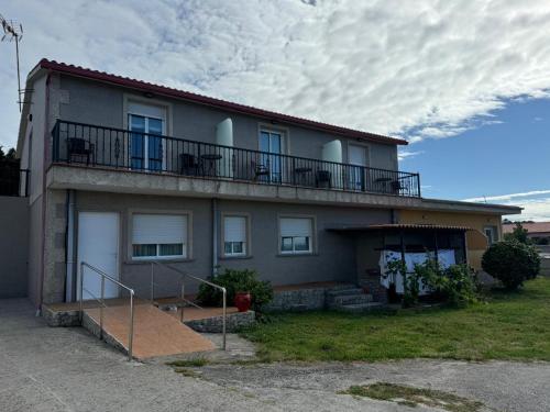 dom z balkonami z boku w obiekcie Casa Balea w mieście Balea