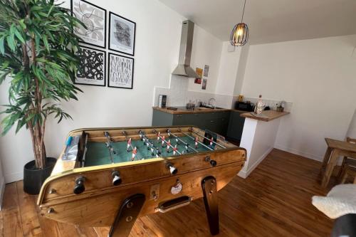 Biliár nebo kulečník v ubytování Appartement Les Reflets du Tournesol