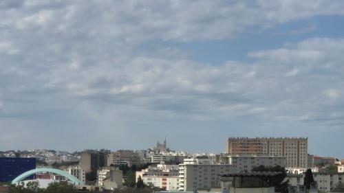 Massilia Calling appartement Marseille proche métro climatisé bien décoré photo 6