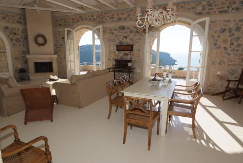 a living room with a table and chairs at Katikies Manis in Kardamili