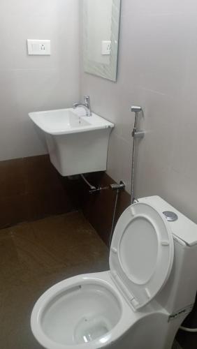 Ένα μπάνιο στο Kumaran Kudil - New Family Home Stay VL Bodinayakkanur, Theni