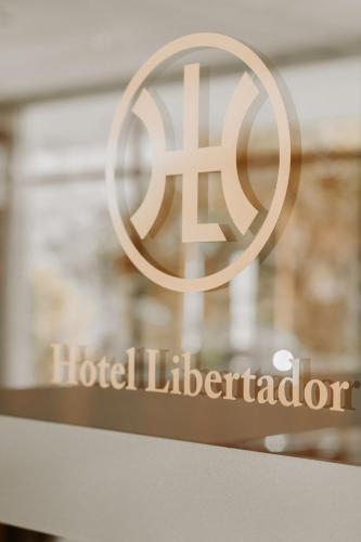 a sign for a hotel liderord on a window at Hotel Libertador in Trelew