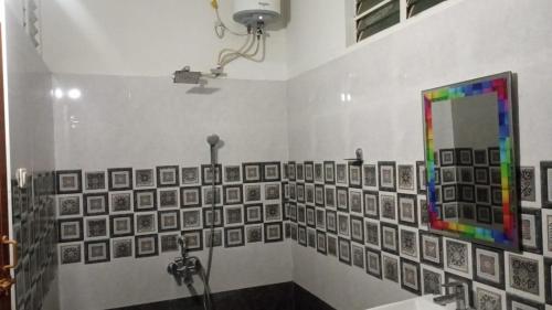 Ένα μπάνιο στο Kumaran Kudil - New Family Home Stay VL Bodinayakkanur, Theni