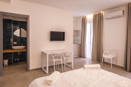 Μια τηλεόραση ή/και κέντρο ψυχαγωγίας στο Atena Room