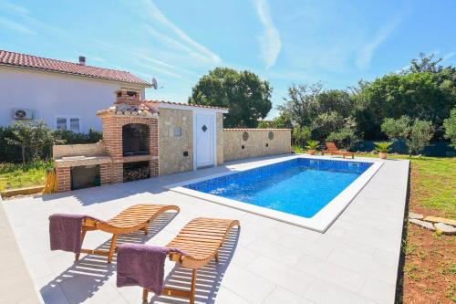 Bazén v ubytování Vacation house Ulika nebo v jeho okolí