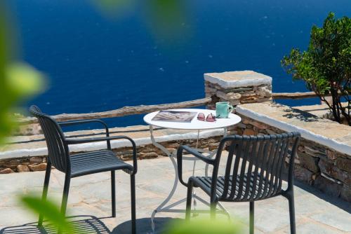 a table and two chairs sitting next to a table at Windmill Bella Vista in Artemonas