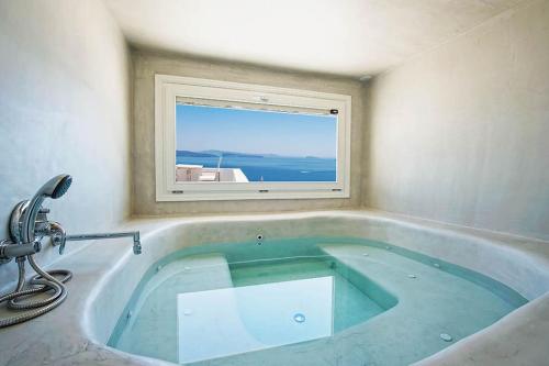 Zdjęcie z galerii obiektu The Ivory Suite in Santorini w mieście Oia