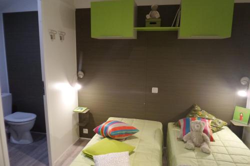 Postel nebo postele na pokoji v ubytování Camping Mobile Home U sole marinu