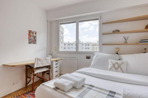 Light & Warm Flat with Balcony - Heart of Paris 15