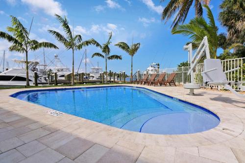 Πισίνα στο ή κοντά στο Sailfish Suites 4- Waterfront Pet friendly