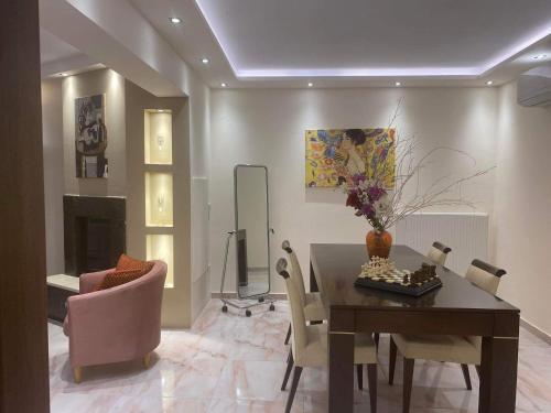 a dining room with a table and chairs and a mirror at Efrosinis home in Néa Michanióna