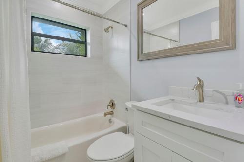 Ένα μπάνιο στο Sailfish Suites - 12 - waterfront lodging