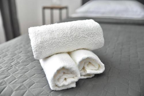 a pile of towels sitting on a bed at Apartman Centar in Čapljina