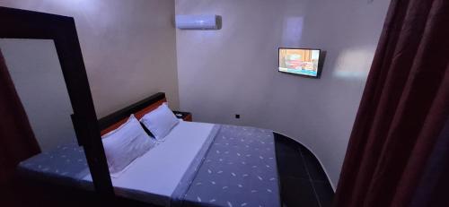 Economy Double Bed in Royal Blue Guest House and Bar
