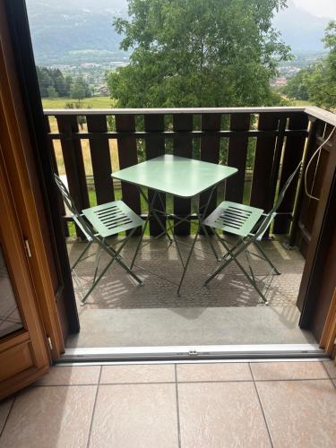 Un balcón o terraza de Joli T3 à la montagne
