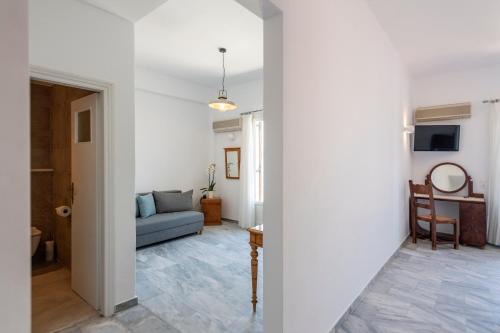 Gallery image of Hotel Swiss Home in Naousa
