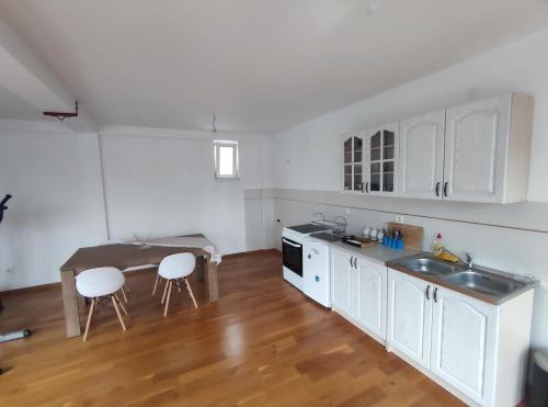 Cuina o zona de cuina de Fun and spacious apartment