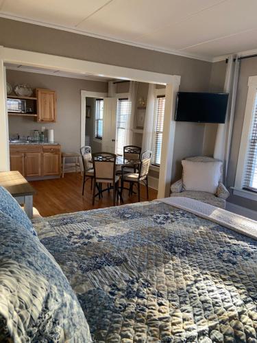 a bedroom with a large bed and a dining room at Tavern - The Blue Suite in Newport