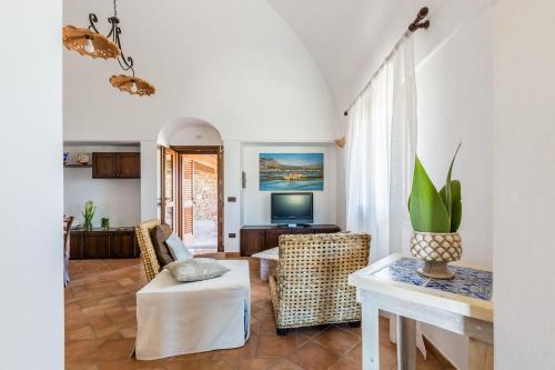 a living room with a couch and a table at Dammuso Meraki in Pantelleria