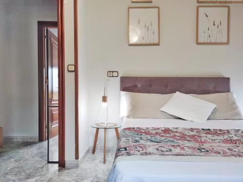 A bed or beds in a room at Playa de Raxó, al lado de Sanxenxo