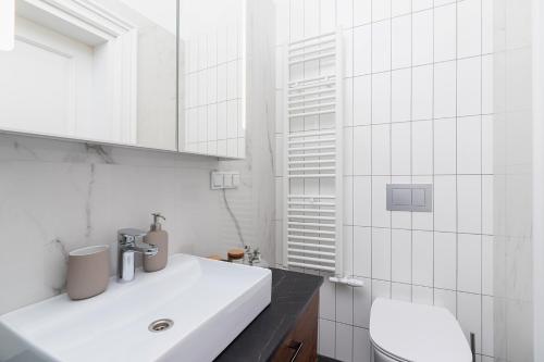 Kúpeľňa v ubytovaní 3 bedroom Apartment with the balcony - Rejtana 10