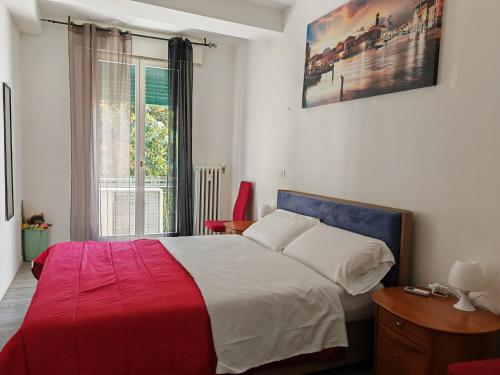 a bedroom with a large bed and a window at Goldmine Guest House 1 in Venice