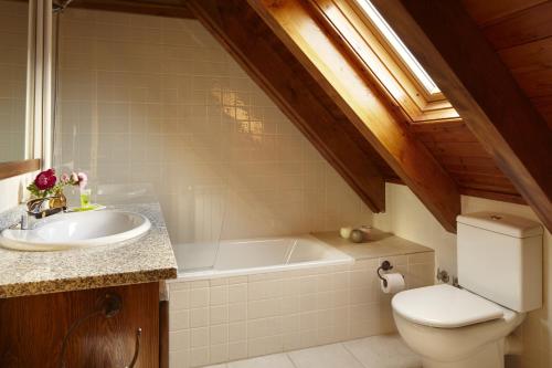 a bathroom with a sink and a toilet and a tub at Era Garona by FeelFree Rentals in Vielha