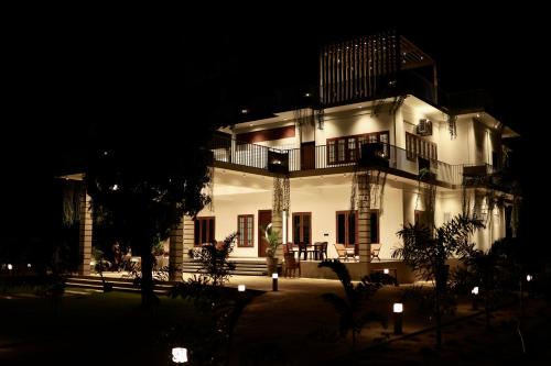Bangunan di mana terletaknya rumah tamu ini
