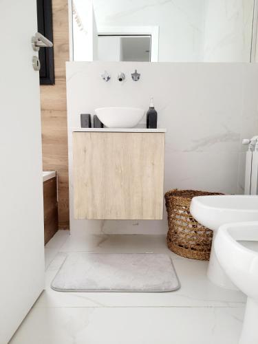 a white bathroom with a sink and a toilet at Semipiso Las Lomitas in Lomas de Zamora