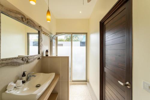 Ванная комната в Casa Harmonia- 2 Br House With Pool