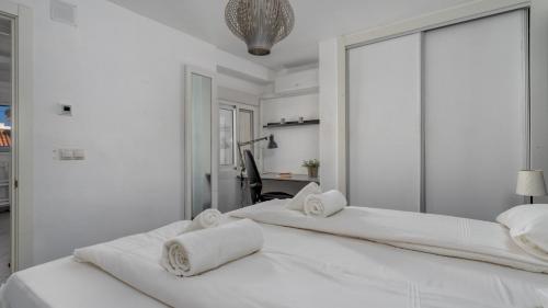 Sunny Serenity 200m from Beach