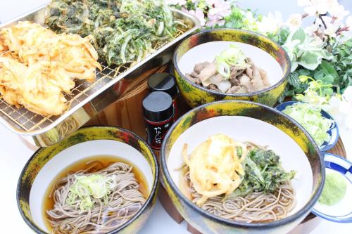 ホテルの敷地内または近くでの食事または食べ物