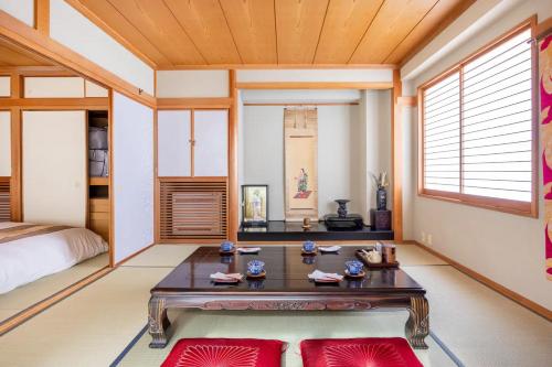 Private Japanese garden,130m2, Ikebukuro Shinjuku Shibuya 5-15min , 200 restaurants nearby, 7-11 in front