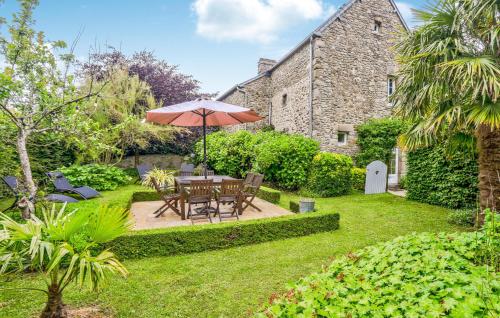 Κήπος έξω από το 4 Bedroom Cozy Home In Monthuchon