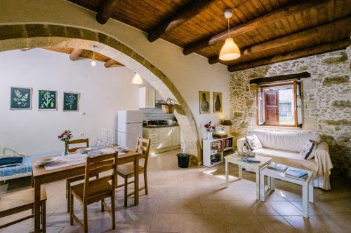 Kuchyň nebo kuchyňský kout v ubytování Nature stone retreat between Balos & Elafonisi beach, contactless check-in, Mouri Nature House